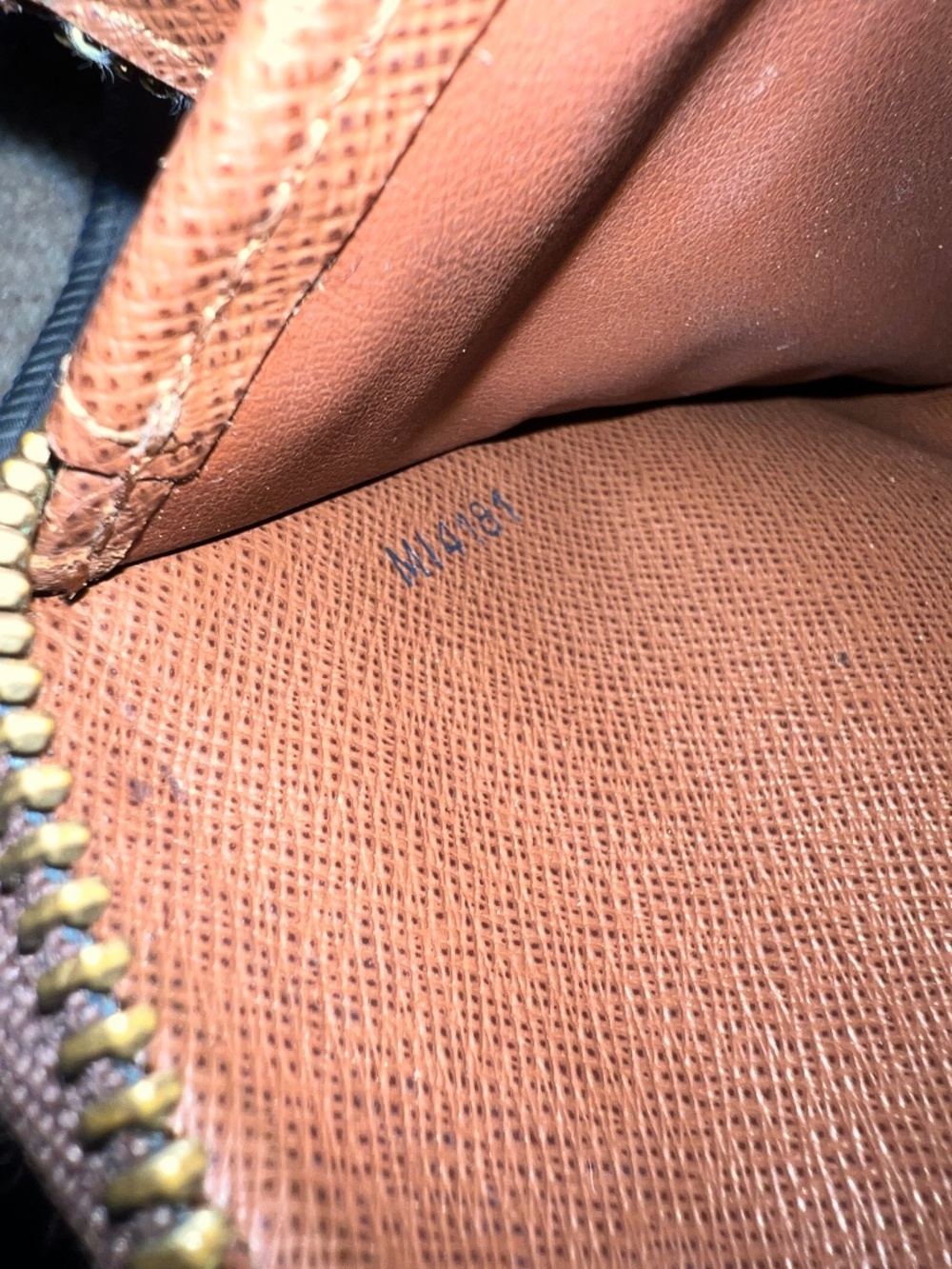 Vintage Louis Vuitton Monogram Zippy Wallet. Good Condition
